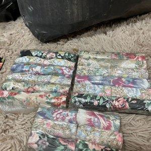 Lote de Porta Retratos y Porta Labiales con Diseños Florales - imagen 6