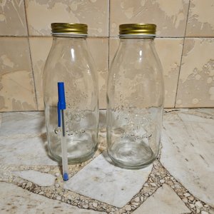 Dos Envases de Vidrio con Tapa Dorada - imagen 2