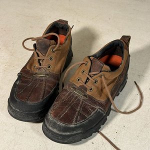 Par de Zapatos de Cuero Marrones y Beige - imagen 2