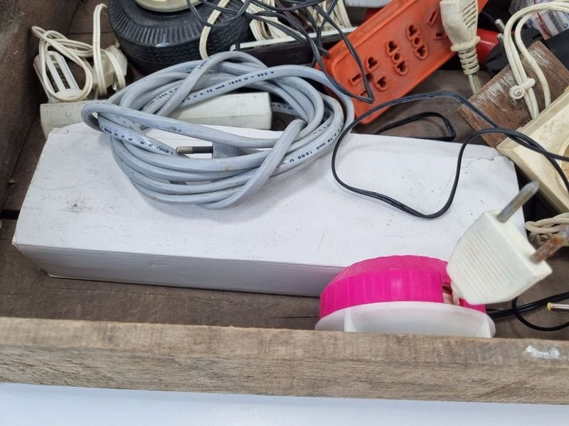 Accesorios eléctricos en mal estado - imagen 3