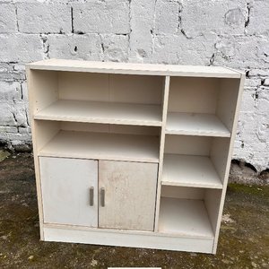 Mueble Blanco de MDF con Puertas y Estantes - imagen 3