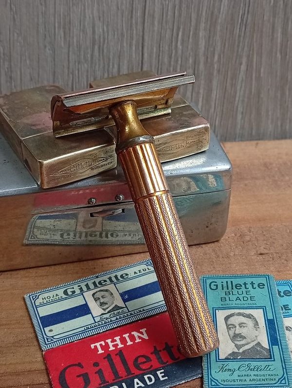 Máquina de Afeitar Gillette de Bronce con Estuche y Hojas Originales - imagen 1