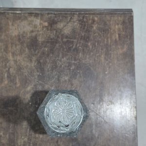 Decantador de Vidrio Transparente con Tapa Labrada - imagen 4