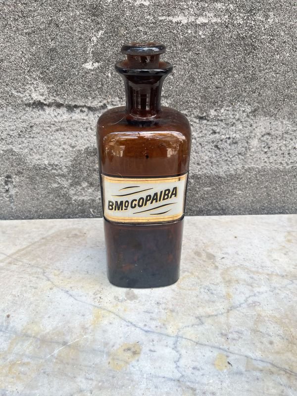Lote anterior: Frasco de farmacia 'bmocopaiba' - Botella de vidrio con etiqueta y tapa