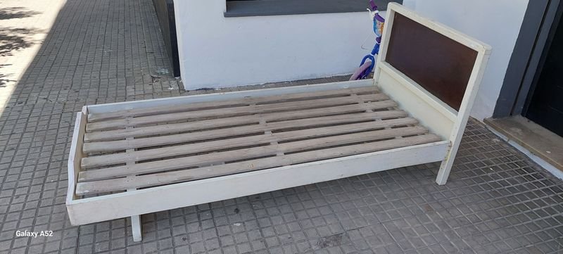Cama de caja vieja en buen estado - imagen 2