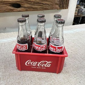 Conjunto Miniatura Coca-Cola: Cajón Madera y Botellitas - imagen 3