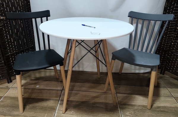 Juego Desayunador Eames Estilo Mesa Redonda Blanca con 2 Sillas Winsor PVC - imagen 1