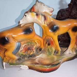 Adorno de Caballos, Velador de Concha y Repisa Decorativa de Madera - imagen 6