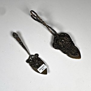 Lote siguiente: Juego de Dos Palas de Torta Metálicas Decoradas