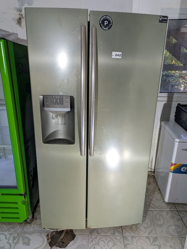 Lote siguiente: Heladera Samsung doble puerta con características y medidas
