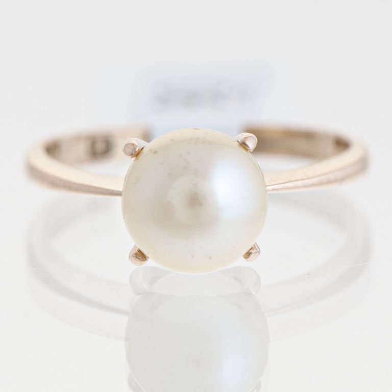 Lote siguiente: Anillo de Oro con Perla Blanca