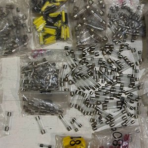 Lote de Lámparas, Portalámparas y Fusibles Varios - imagen 7