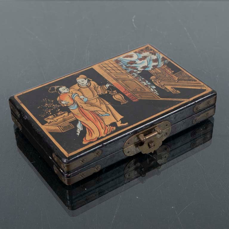 Lote anterior: Caja de madera oriental con escenas pintadas