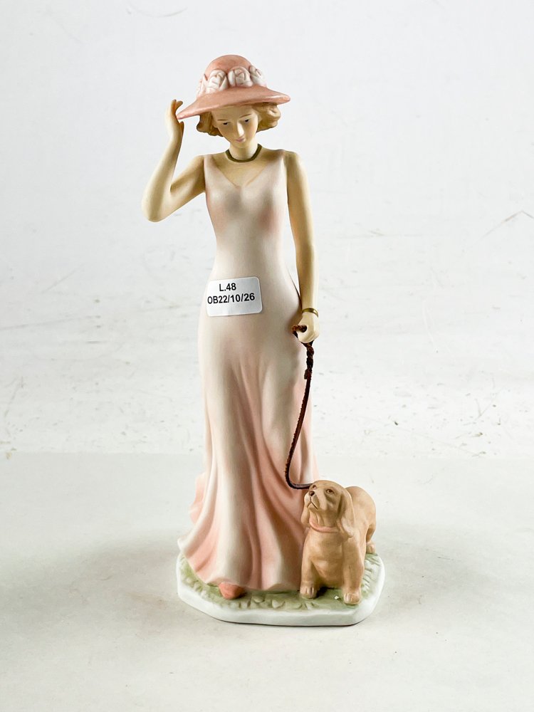 Figura de Porcelana: Dama Elegante con Perro, 25 cm