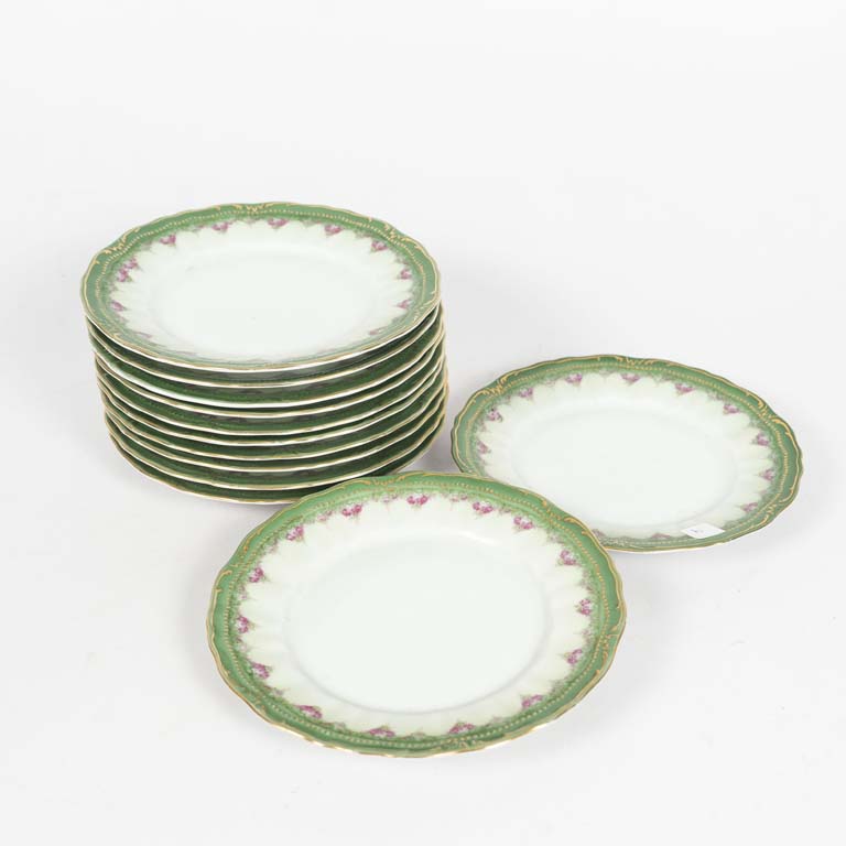 12 Platos de lunch de porcelana Altwasser Silesia, guarda verde con flores, borde lobulado - Medidas: 21cm