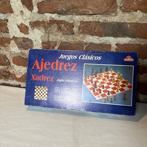 Lote siguiente: Juego de Ajedrez Clásico Didactic con Tablero y Fichas Plásticas