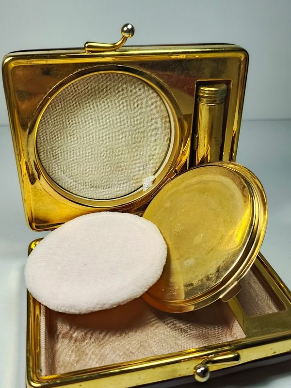 Antigua petaca de maquillaje con accesorios - imagen 5
