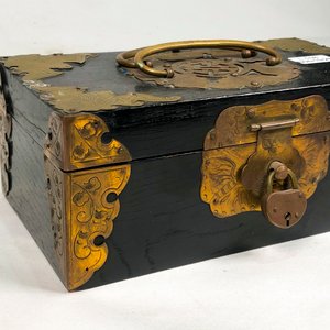 Caja Alhajera Antigua de Madera y Bronce con Cerradura - imagen 3