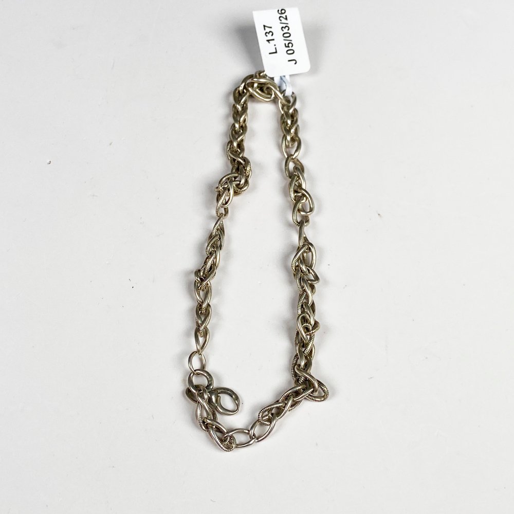 Lote siguiente: Pulsera de plata gruesa con accesorios