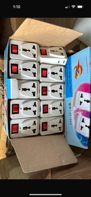 Adaptadores de Corriente con Llave de Corte (Mínimo 10 Unidades)