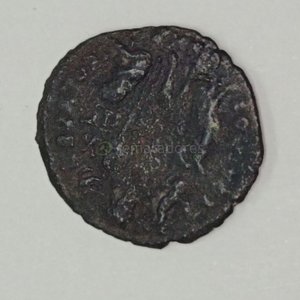 Moneda Antigua de Bronce con Rostro y Figuras - imagen 2