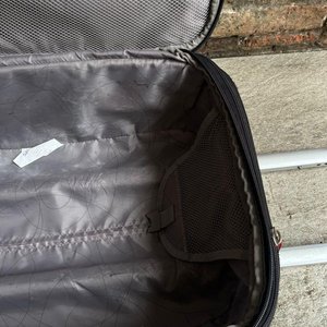 Valija Samsonite Negra Mediana con Ruedas y Mango Extensible - imagen 12
