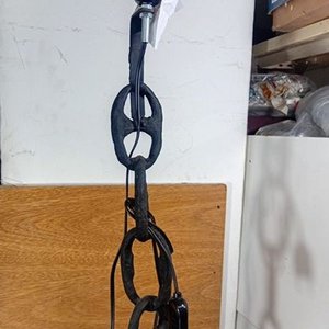 Lámpara de Pie Artesanal con Cadena de Barco, Hierro Negro - imagen 3