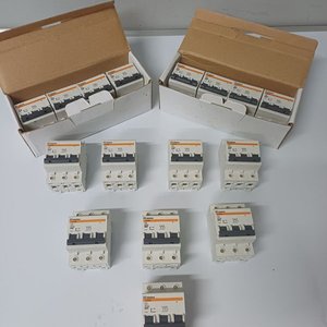 Lote anterior: Caja con 4 Llaves Térmicas Trifásicas HONBA C45N 6A