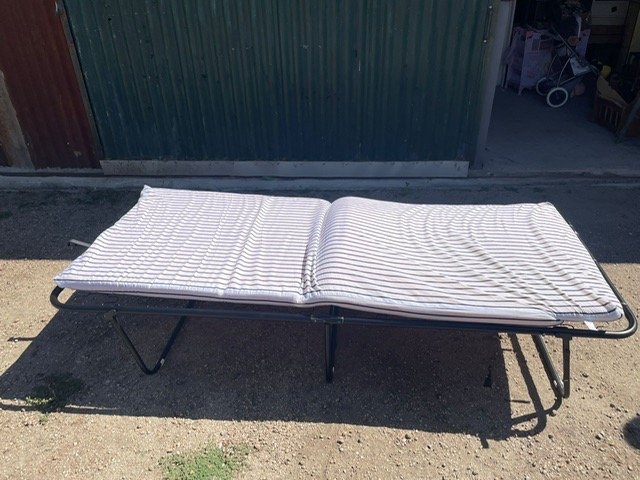 Cama de colchón plegable en buen estado - imagen 2