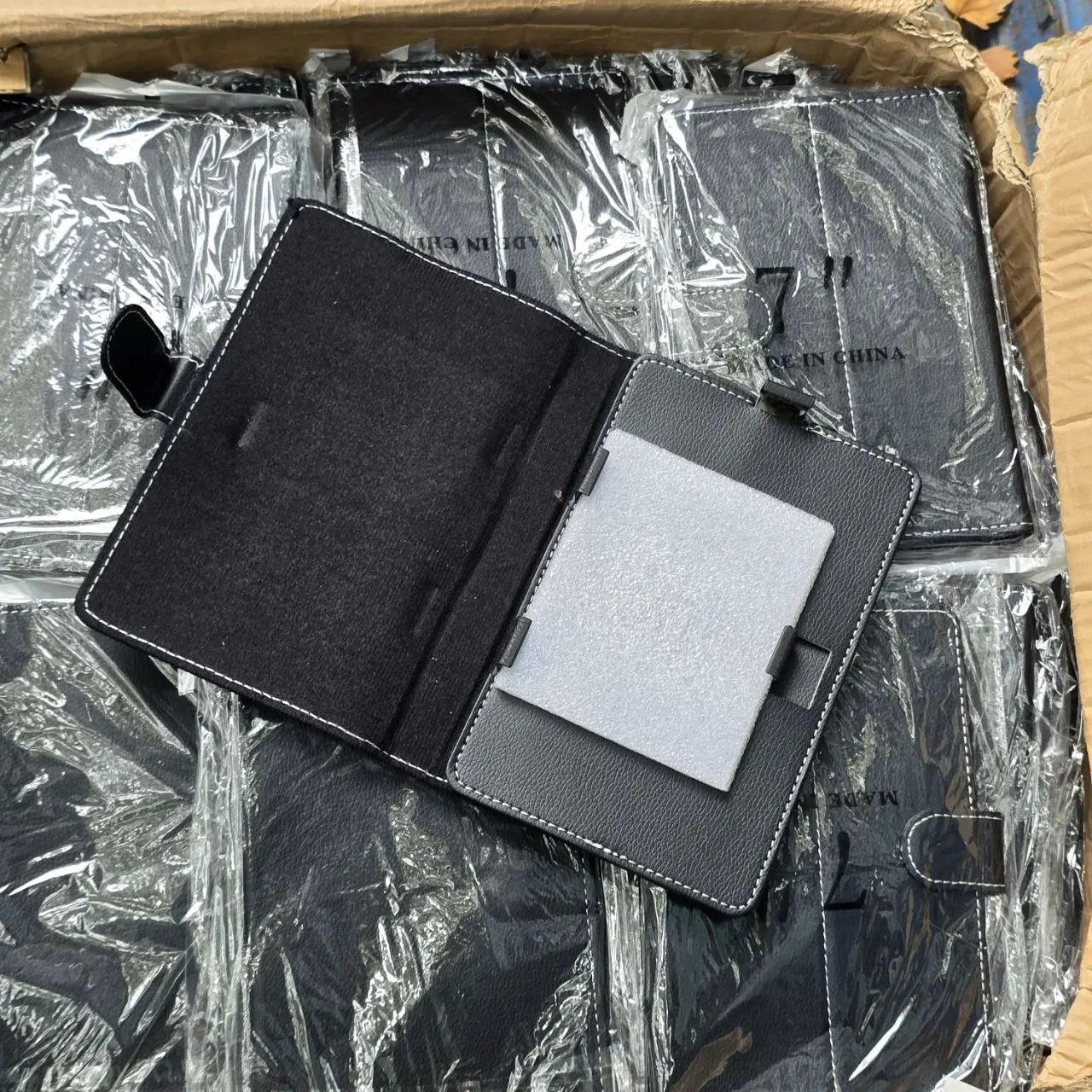 Lote siguiente: Cajas de tabletas con diseño plegable y cierre de cremallera