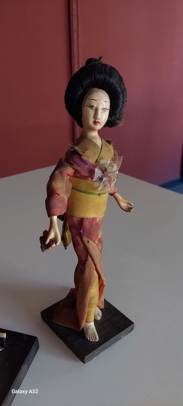 Figuras orientales de porcelana en excelente condición - imagen 5