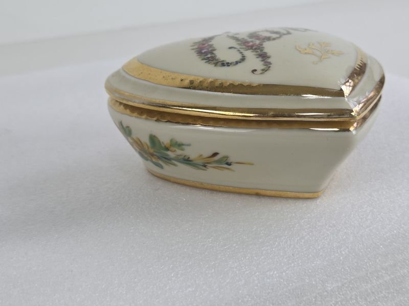 Item 901740 - Image 1