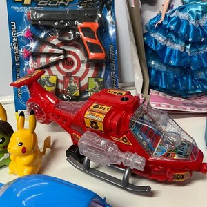 Lote de Juguetes: Princesa, Pistola, Auto, Helicópteros, Burbujero y Más - imagen 4