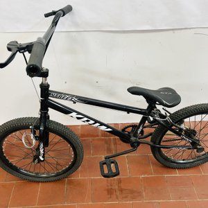 Bicicleta BMX KRW Rodado 20 Negra con Detalles - imagen 3