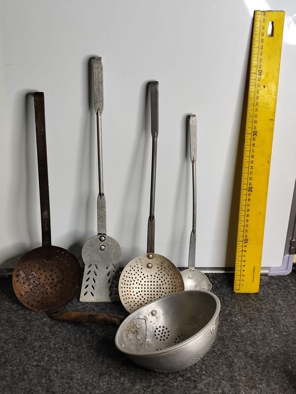 Lote de 5 Utensilios de Cocina Antiguos: Espumaderas y Colador de Aluminio Sellado Egan