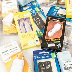 Lote de Cargadores y Accesorios Varios para Celular - imagen 2