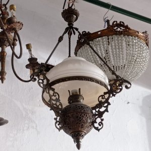 Quinqué de Bronce con Diseño Calado y Relieves, Tulipa con Fisura - imagen 2