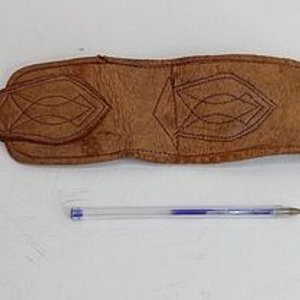 Cinturón de Cuero Exótico con Bolsillos y Hebilla - imagen 1