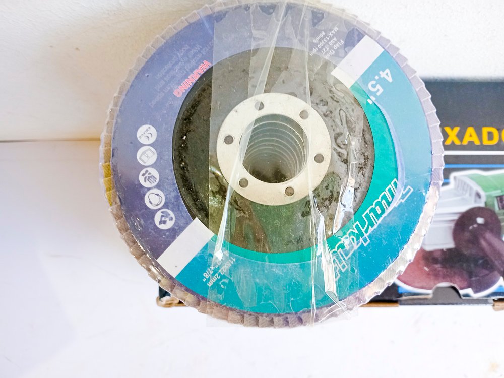 Amoladora con capacidad de 4.5 Lt y 10 discos - imagen 2