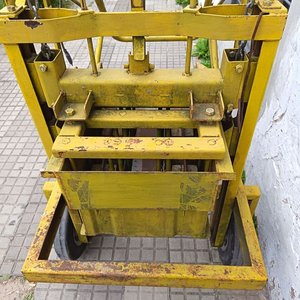 Bloquera a motor , hace 3 bloques a la vez, es monofasica , en buen estado - imagen 7