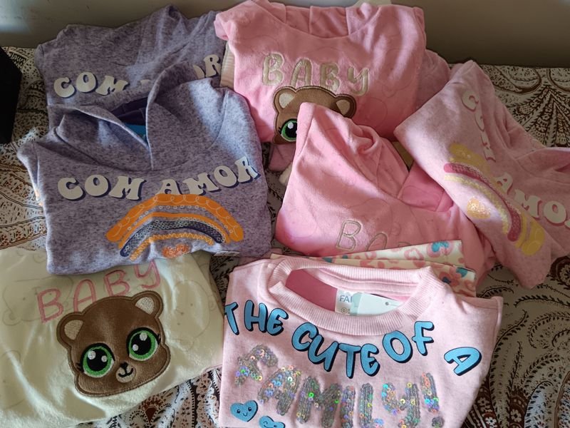 Lote siguiente: Ropa para bebés con conjunto de buzo y pantalón