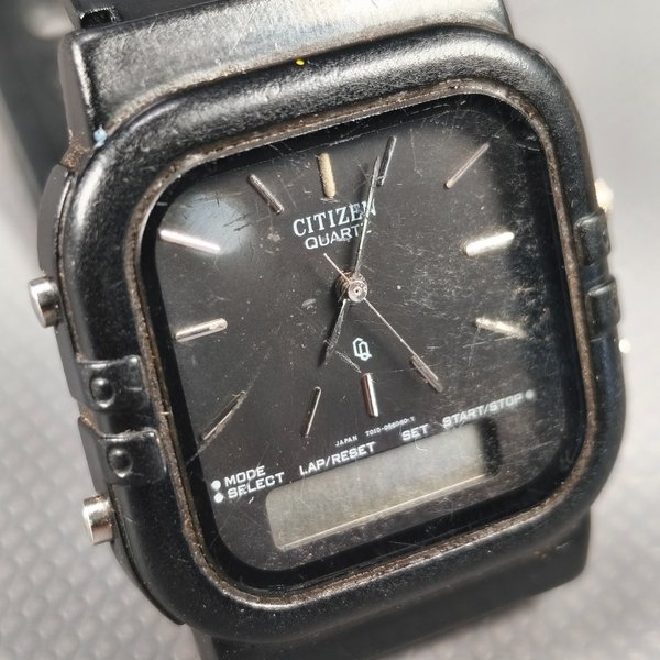 Reloj Citizen Quartz Digital Analógico con Malla de Plástico - imagen 1