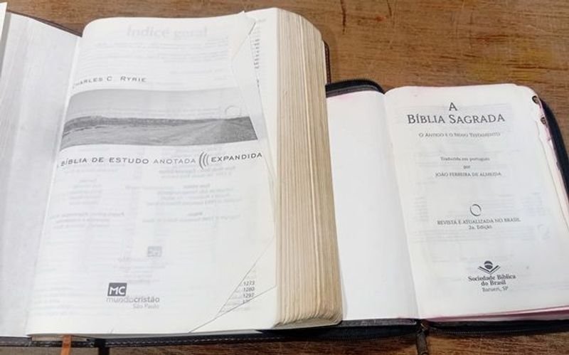Biblia de Estudio Expandida y La Sagrada Biblia encuadernadas en cuero - imagen 2