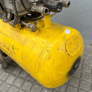 Compresor de Aire Amarillo con Tanque de 60L y Pérdida de Aire - imagen 3