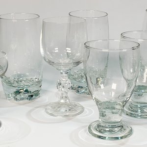 Lote de 29 Copas y Vasos de Vidrio Hialino: Champagne, Licor, Jarritas y Más - imagen 4