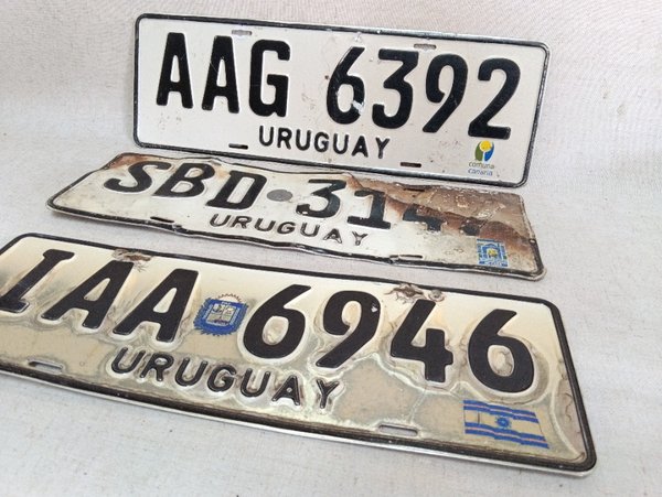 Tres placas de matrícula Uruguayas - imagen 3
