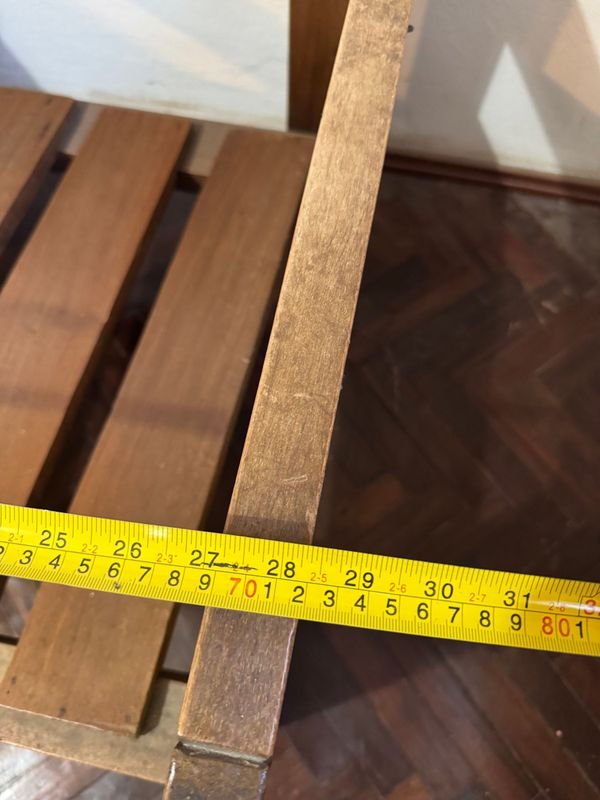 Sillón en madera con par de almohadones - imagen 6