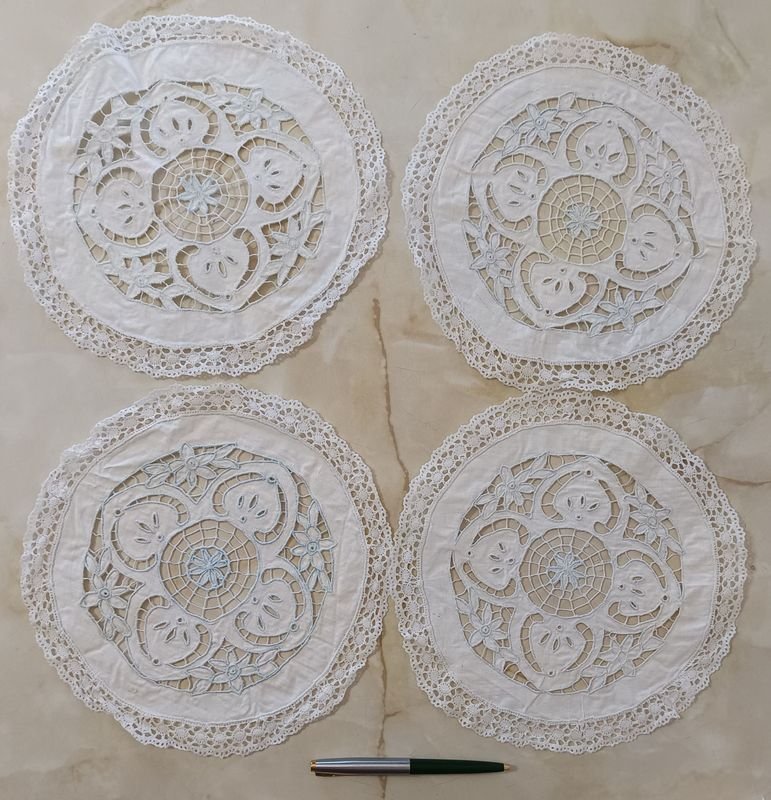 Lote siguiente: Lámparas de doble vela con diseño floral