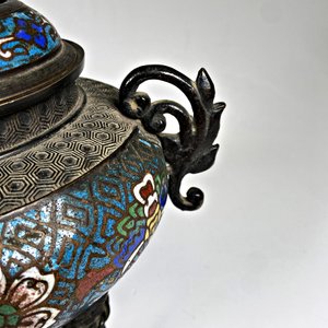 Incensario Bronce Cloisonné con Tapa de Animal Mitológico y Patas - imagen 4