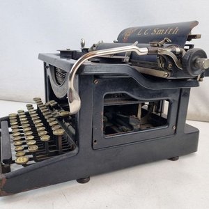 Máquina de Escribir Antigua LC Smith & Corona Typewriters Inc. con Estuche Original - imagen 8